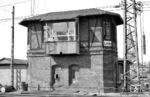 Stellwerk "Lnb" (Lüneburg Mitte Bahnsteig). (24.08.1975) <i>Foto: Benno Wiesmüller</i>