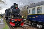Die festlich geschmückte E2 1040 rangiert im Bahnhof Schin op Geul. (26.12.2017) <i>Foto: Marcus Henschel</i>