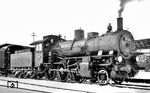 37 023 wartet im winterlichen Bahnhof Allenstein in Ostpreußen auf den Abfahrauftrag. Die Lok war 1920 noch als "2101 Erfurt" beim Bw Naumburg (Saale) unterwegs. (10.03.1932) <i>Foto: Slg. Gerhard Moll</i>
