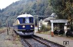 Im Oktober 1995 war der museal erhalten gebliebene SVT 137 225 a/b (Bauart "Hamburg") auf der Museumsbahn Ebermannstadt—Behringersmühle unterwegs. Das Fahrzeug war beim Bh Leipzig Hbf Süd beheimatet und wurde buchmäßig unter der Nummer 688 135-3 geführt. Zum 01.07.1996 wurde es dem DB-Museum Nürnberg übereignet. (10.1995) <i>Foto: Alfred Trabert</i>