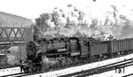 Mit einem Gruß an den Fotografen verlässt 58 1246 den Bahnhof Schlema. (02.1976) <i>Foto: Burkhard Wollny</i>