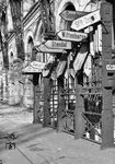 Ehemalige Zugzielanzeiger im zerstörten Lehrter Bahnhof in Berlin. Der letzte Zug fuhr hier am 28. August 1951 ab. (06.03.1957) <i>Foto: Historische Sammlung der Deutschen Bahn AG</i>