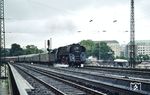 01 0505 (Bw Wittenberge) mit D 406 (166) aus Berlin auf der Lombardsbrücke zwischen Hamburg Hbf und -Dammtor. (05.1972) <i>Foto: Günter Hauthal</i>