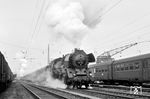 Ausfahrt des Schnellzuges in Richtung Erfurt mit Zuglok 41 130 und einer unbekannten Schiebelok in Bebra. (26.03.1964) <i>Foto: Gerhard Moll</i>