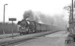 41 1260 fährt mit einem Personenzug aus Saalfeld in Orlamünde ein. (03.1976) <i>Foto: Burkhard Wollny</i>