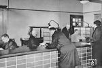Frachtbriefvorprüfung in der Güterabfertigung Osnabrück. (1935) <i>Foto: RVM</i>
