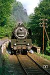 Neben Zschopau und der Fernstraße passte bei Warmbad gerade noch die Zschopautalbahn nach Annaberg-Buchholz, auf der gerade 50 3694 unterwegs ist. (22.05.1986) <i>Foto: Wolfgang Bügel</i>