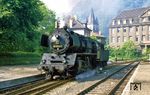 50 3553 (Bw Halberstadt) im Bahnhof Thale. Die 23-Meter-Drehscheibe, von der die Lok gerade kommt, wurde 1922 eingebaut und 2003 wieder ausgebaut, obwohl sie zwischenzeitlich unter Denkmalschutz gestellt worden war. (27.05.1986) <i>Foto: Slg. Wolfgang Bügel</i>