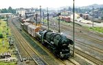 52 8189 (ex 52 5306, Oberschlesische Lokomotivwerke AG Kattowitz, Werk Kronau, Baujahr 1944, rekonstruiert im Jahr 1967) rangiert den Ng 65221 (Löbau-Seifhennersdorf) im Bahnhof Ebersbach. (11.07.1986) <i>Foto: Wolfgang Bügel</i>