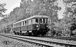 Glück für den Fotografen: Statt des planmäßigen Schienenbusses (VT 171) erschien der Vorkriegs-VT 137 198 (Westwaggon, Baujahr 1936, späterer 185 018) bei Berlin-Kohlhasenbrück.  (27.07.1968) <i>Foto: Burkhard Wollny</i>