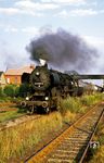 Ausfahrt des abendlichen Nahgüterzuges Ng 63720 (Haldensleben - Weferlingen) mit 52 8150 in Haldensleben. (02.08.1986) <i>Foto: Wolfgang Bügel</i>