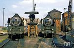 Im ehemaligen Bw Oschersleben, seit 1963 eine Außenstelle des Bw Halberstadt, haben sich 50 3562 (ex 50 1782) und 50 3662 (ex 50 1249) versammelt. (02.08.1986) <i>Foto: Wolfgang Bügel</i>