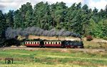 99 5904 mit P 69711 (Gernrode - Alexisbad - Harzgerode) kurz vor Harzgerode. Im Vergleich zur Harzquer- und Brockenbahn weist die Selketalbahn mit einem Neigungsverhältnis von 1:25 (40 ‰) die steilsten Streckenabschnitte der Harzer Schmalspurbahnen auf, die Brockenbahn hat zwar den größeren Höhenunterschied, aber mit 1:30 flachere Neigungen. (19.09.1986) <i>Foto: Wolfgang Bügel</i>