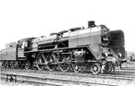 Die fabrikneue 03 065 im Heimat-Bw Osnabrück Hbf. Ende 1944 gehörte die Lok zum Bw Dirschau (RBD Danzig). 1945 ging sie an die PKP und wurde als Pm2-7 am 13.11.1970 bei der MD Bydgoszcz Glowna (Bw Bromberg Hbf) ausgemustert. Rätselhaft bleibt die Bedeutung des Gestells über der Kante des Windleitblechs, das wie ein Halte- oder Fangbügel für die Pfeife aussieht.  (11.1931) <i>Foto: DLA Darmstadt (Maey)</i>