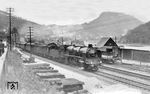 18 010 vom Bw Dresden-Altstadt vor D 62 (Berlin Anh Bf – Prag) in Königstein (Sächs Schweiz), mit Blick auf den Tafelberg und die Festung Königstein.  (21.06.1935) <i>Foto: DLA Darmstadt (Bellingrodt)</i>