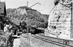 E 44 031 (Bw Augsburg) passiert den Streckenposten 70 auf der 22,5 ‰ Steigungsstrecke der Geislinger Steige zwischen den Bahnhöfen Geislingen (Steige) und Amstetten (Württ).  (1938) <i>Foto: RVM (RBD Stuttgart)</i>