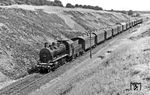 56 887 vom Bw Heringsdorf mit einem beachtlich langen Personenzug unterwegs bei Zinnowitz auf Usedom.  (1954) <i>Foto: Günter Meyer</i>