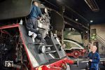 Letzte Vorbereitungen zur Probefahrt von 01 0509 der Pressnitztalbahn im Anheizschuppen des Dampflokwerks Meiningen. Dahinter parkt 18 201. (06.04.2018) <i>Foto: Joachim Schmidt</i>