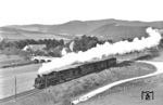 74 1067 (Bw Olpe) dampft mit P 1402 nach Finnentrop im Streckenabschnitt Wennemen—Wenholthausen bei Berge (Kr Meschede) durch das Sauerland. (13.10.1936) <i>Foto: DLA Darmstadt (Bellingrodt)</i>