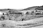 Im Streckenabschnitt zwischen Vollme-Ehringhausen und Halver rollt am 5. August 1938 der Personenzug 1082 auf seinem Weg von Brügge (Westf) nach Wuppertal durch die oberbergische Landschaft. Zuglok ist 86 203 vom Bw Steinbeck, das damals einige Maschinen dieser Baureihe aus Neuanlieferungen erhalten hatte. (05.08.1938) <i>Foto: RVM-Filmstelle Berlin (Bellingrodt)</i>