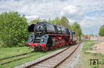 Auch in ihrer Planzeit dürfte 01 0509 oft diesen Weg aus dem RAW (heute DLW) Meiningen in den Bahnhof genommen haben. (25.04.2018) <i>Foto: Joachim Bügel</i>