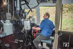 Der Lokführer der 01 0509 auf dem Rückweg von Meiningen nach Chemnitz. (25.04.2018) <i>Foto: Joachim Schmidt</i>