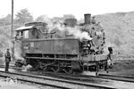 Die 1922 beschafften GMWE Nr. 7 und Nr. 8 (spätere 99 5911 und 99 5912) waren die ersten Heißdampfloks der Gera-Meuselwitz-Wuitzer Eisenbahn (GMWE). Auffälliges Detail an der Pufferbohle von 99 5911 ist die Ausstattung neben der Balancierhebelkupplung von einem Stoßbalken, um normalspurige Wagen verschieben zu können.  (27.06.1966) <i>Foto: Will A. Reed</i>