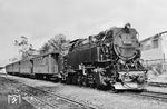 99 247 steht nunmehr abfahrbereit vor dem Schmalspurzug nach Drei Annen Hohne in Wernigerode.  (28.06.1966) <i>Foto: Will A. Reed</i>