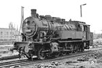 Auch eine pr. T 14.1 traf der Fotograf in Wernigerode an. 93 1088, von Krupp/Essen im Jahre 1923 mit der Fabriknummer 694 gebaut, beendete als Heizlok in Oschersleben ihre letzten Tage in der RBD Magdeburg. (28.06.1966) <i>Foto: Will A. Reed</i>