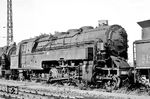 Seit 1960 waren 11 Maschinen der pr. T 20 beim Bw Blankenburg stationiert, als letzte kam 95 045 am 27. Juni 1960 aus Probstzella hinzu. Mit der Elektrifizierung der Rübelandbahn wurden die 95er zunehmend arbeitslos und wurden wie hier 95 045 als Reservelok abgestellt. Durch den Einbau einer Ölhauptfeuerung am 26.07.1972 rettete sich die letzte Lok ihrer Baureihe und mittlerweile als 95 0045-5 bezeichnete Lok noch bis ins Jahr 1980. (30.06.1966) <i>Foto: Will A. Reed</i>