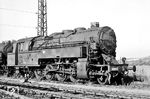 95 028 kam bereits 1950 aus Arnstadt zum Bw Blankenburg. Auch sie teilte nach Elektrifizierung der Rübelandbahn das Schicksal von 95 045 (vgl. Bild-Nr. 51673) und wurde in Blankenburg abgestellt. Sie wurde jedoch bereits 1967 unmittelbar dem RAW Meiningen zum Einbau einer Ölhauptfeuerung (Umbau 18.09.1967) zugeführt. Die Lieblingslok des bekannten Sonneberger Lokführers Wolfhard Bätz blieb erhalten und steht heute im Eisenbahnmuseum Bochum-Dahlhausen. (30.06.1966) <i>Foto: Will A. Reed</i>