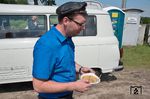 Bevor die Fotoveranstaltung am 11. Mai startet, ist auch eine Stärkung des Personals gefragt. (11.05.2018) <i>Foto: Joachim Schmidt</i>