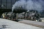 In Leipzig Hbf stehen sich 38 4017 und 86 146 gegenüber. 38 4017 war einer der letzten P 8 des Bw Leipzig Hbf West und wurde am 14. Oktober 1971 ausgemustert. 86 146 vom Bw Rochlitz schaffte es noch bis ins Jahr 1974.  (09.08.1967) <i>Foto: David Adams</i>