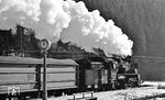 High Noon in Erlabrunn bei der Durchfahrt von 58 1758 in Richtung Johanngeorgenstadt. (02.1976) <i>Foto: Burkhard Wollny</i>