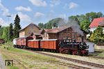 Das „Öchsle“ steht mitsamt seiner original erhaltenen Bahnhöfe unter Denkmalschutz. Die originalgetreue Wiederherstellung und Pflege der Bahn wird mit großem ehrenamtlichen Aufwand vom Öchsle Schmalspurbahnverein geleistet. Wer die Bahn unterstützen möchte, kann sich neben dem fahrplanmäßigen Betrieb auf neue Angebote freuen, wie einen „Western-Tag“ oder einen „Teddybär-Tag“, an dem Kinder mit ihrem Lieblingsstofftier kostenlos mitfahren können.  (25.05.2018) <i>Foto: Zeno Pillmann</i>