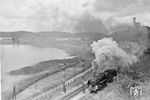 62 006 (Bw Saßnitz Hafen) mit einem Güterzug nach Saßnitz vor der Kulisse von Schloss Lichtenstein in Lietzow auf Rügen. (21.06.1932) <i>Foto: DLA Darmstadt (Bellingrodt)</i>