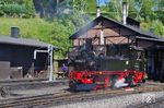 Am Pfingstwochenende 2018 fuhren zwischen Jöhstadt und Steinbach zahlreiche Dampfzüge von 9 bis 18 Uhr im Stunden-Takt. In Jöhstadt macht sich 99 1542  bereit. (21.05.2018) <i>Foto: Andreas Höfig</i>