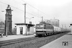 211 033 (Bw Dresden) fährt mit D 931 (Salzwedel - Dresden) durch Dresden Mitte. (24.03.1984) <i>Foto: Hans-Joachim Simon (Archiv Ludger Kenning)</i>