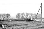 211 047 mit D 447 (Köln - Leipzig) am Bü Speckinge bei Dessau Süd. (29.12.1972) <i>Foto: Hans-Joachim Simon (Archiv Ludger Kenning)</i>