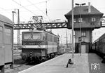 211 079 am P 3514 im Bahnhof Lutherstadt Wittenberg. (24.05.1979) <i>Foto: Hans-Joachim Simon (Archiv Ludger Kenning)</i>