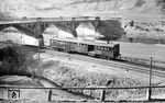 Basierend auf die Konstruktion der vierachsigen Dieseltriebwagen VT 851 und 852 wurden drei speziell für den Stückgut-Schnellverkehr vorgesehene Gütertriebwagen entwickelt und 1930 von der Waggonbaufabrik Wismar ausgeliefert. Alle drei Fahrzeuge verblieben nach dem Krieg bei der DB. Der hier an Brücke Kapellenstraße bei Hönningen (Ahr) durchs Ahrtal fahrende Triebwagen "10 001 Köln" war vom 19.05.1937 bis 28.06.1939 beim Bw Kreuzberg (Ahr) stationiert. Er wurde 1947 in VT 69 902 umgezeichnet und als letzter der drei Fahrzeuge gemäß HVB-Verfügung vom 18. Juli 1962 beim Bw Osnabrück Rbf ausgemustert. (16.03.1938) <i>Foto: RVM-Filmstelle Berlin (Bellingrodt)</i>