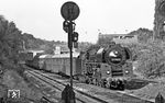 Die Saalfelder 01 0501 fährt mit dem Autoreisezug D 1100 aus München Ost in Berlin-Wannsee (planmäßig an 7.57 Uhr) ein. (07.1976) <i>Foto: Burkhard Wollny</i>