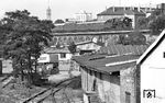 01 0501 mit Leerpark des Autoreisezuges D 1100 kurz vor dem Grenzübertritt am ehemaligen Güterbahnhof in Berlin Lehrter Bf. (07.1976) <i>Foto: Burkhard Wollny</i>