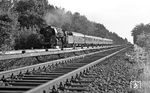 01 0527 mit D 1333 an der Avus zwischen Berlin-Nikolassee und -Grunewald. (07.1976) <i>Foto: Burkhard Wollny</i>