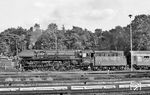 Nach einem kurzen Aufenthalt geht es für 01 0527 mit D 1333 in Berlin-Wannsee weiter auf die Berliner Stadtbahn. (07.1976) <i>Foto: Burkhard Wollny</i>