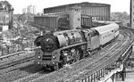 01 0527 mit D 1332 nach Hamburg in Berlin Zoologischer Garten. (07.1976) <i>Foto: Burkhard Wollny</i>
