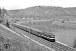 242 002 schiebt den P 8732 (Schöna - Dresden) bei Königstein an der Elbe. (14.05.1979) <i>Foto: Hans-Joachim Simon (Archiv Ludger Kenning)</i>