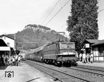 242 008 (Bw Dresden) mit P 8718 (Schöna - Meißen-Triebischtal) in Königstein an der Elbe unterhalb der gleichnamigen Festung. (08.07.1984) <i>Foto: Hans-Joachim Simon (Archiv Ludger Kenning)</i>