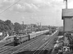 242 100 (Bw Riesa) mit P 7746 in Radebeul Ost. (18.09.1977) <i>Foto: Hans-Joachim Simon (Archiv Ludger Kenning)</i>