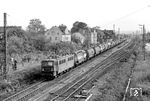 242 122 fährt mit einem Kesselwagenzug nach Leipzig durch Niederau. (15.09.1976) <i>Foto: Hans-Joachim Simon (Archiv Ludger Kenning)</i>